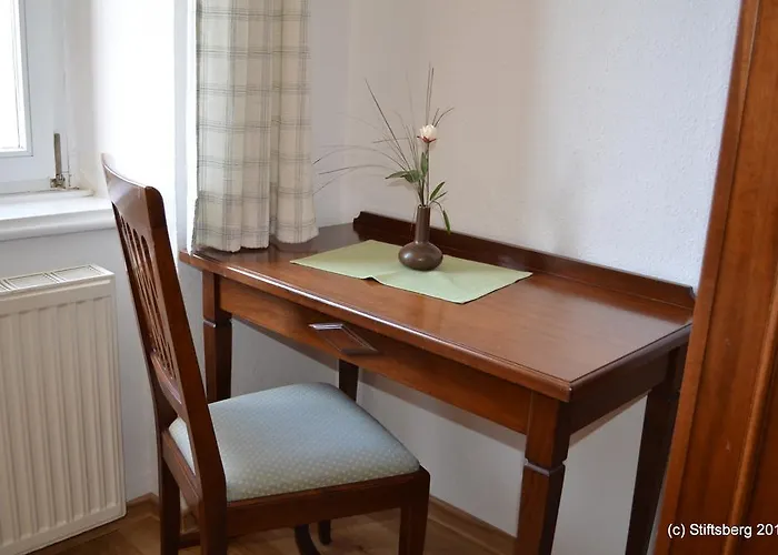 Vandrarhem Stiftsberg - Bildungs- Und Freizeitzentrum *