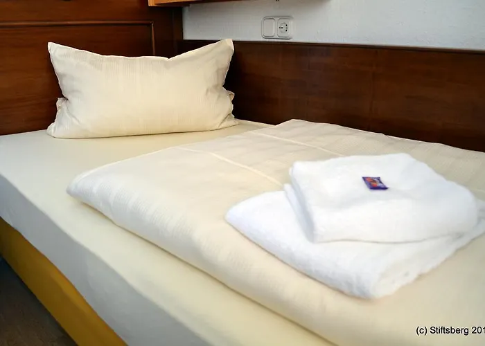 Stiftsberg - Bildungs- Und Freizeitzentrum Vandrarhem Kyllburg