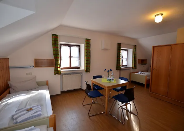 Stiftsberg - Bildungs- Und Freizeitzentrum Vandrarhem Kyllburg